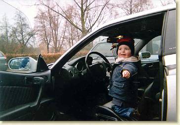 20060404-01 In de nieuwe auto van oom Marco